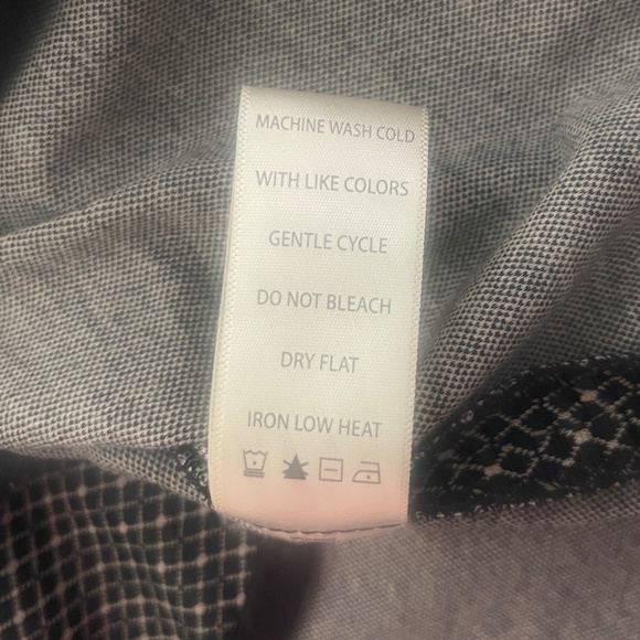 NWT Max Studio women's B&W Geometric Tank Top w/ Faux black leather trim. #428 - Picture 12 of 12